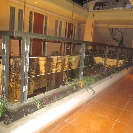 Front One Boutique Baluran Malang Hotell Exteriör bild