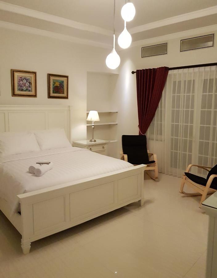 Front One Boutique Baluran Malang Hotell Exteriör bild
