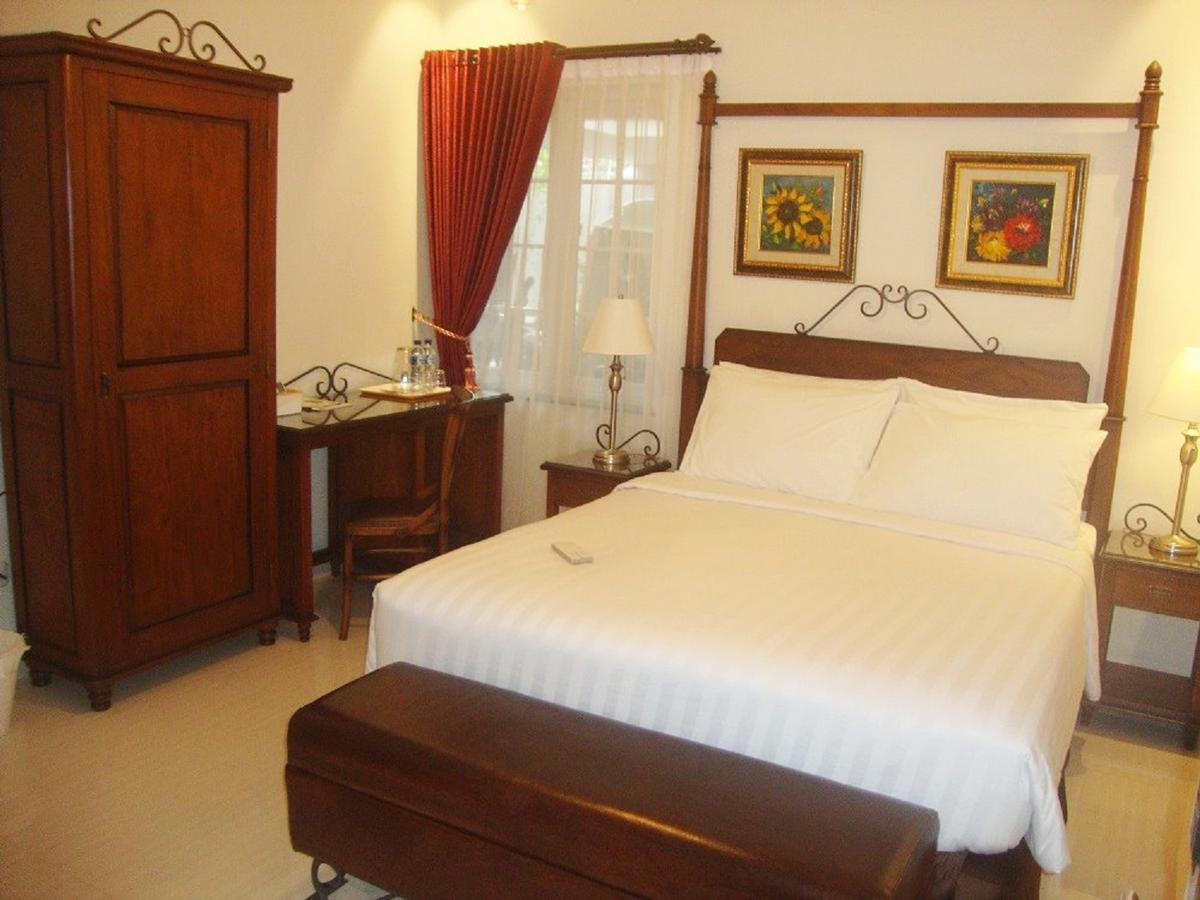 Front One Boutique Baluran Malang Hotell Exteriör bild