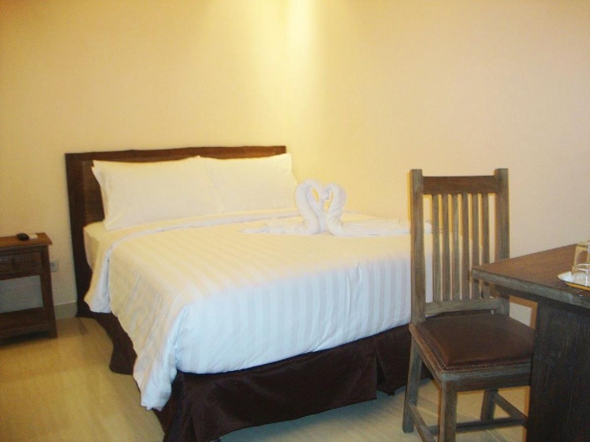 Front One Boutique Baluran Malang Hotell Exteriör bild