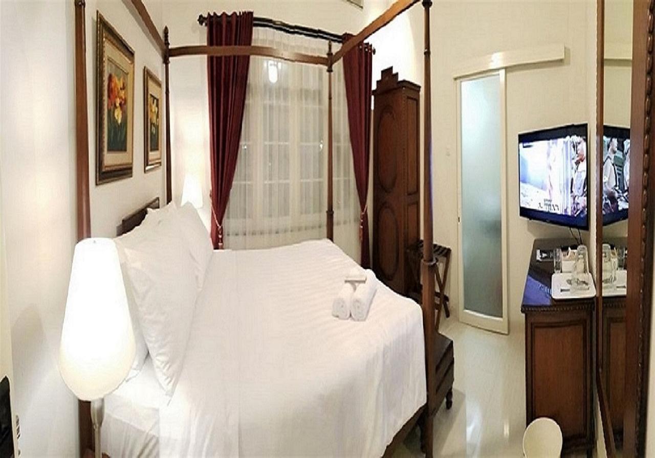 Front One Boutique Baluran Malang Hotell Exteriör bild