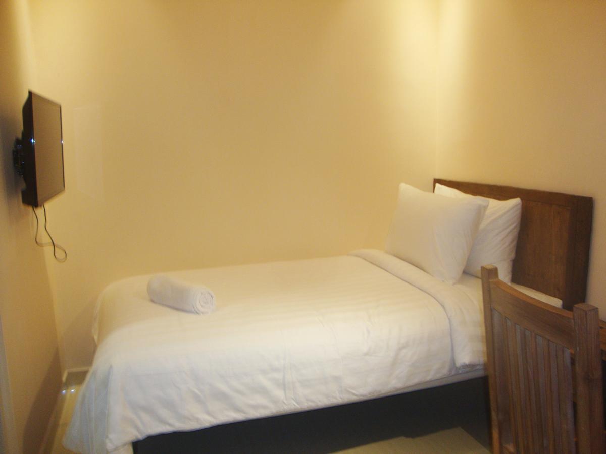 Front One Boutique Baluran Malang Hotell Exteriör bild