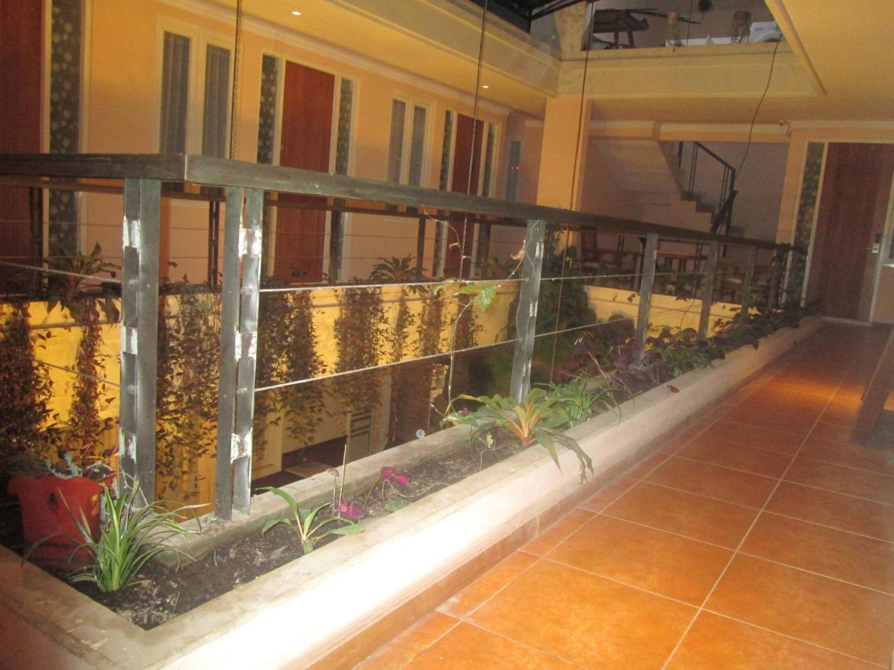 Front One Boutique Baluran Malang Hotell Exteriör bild