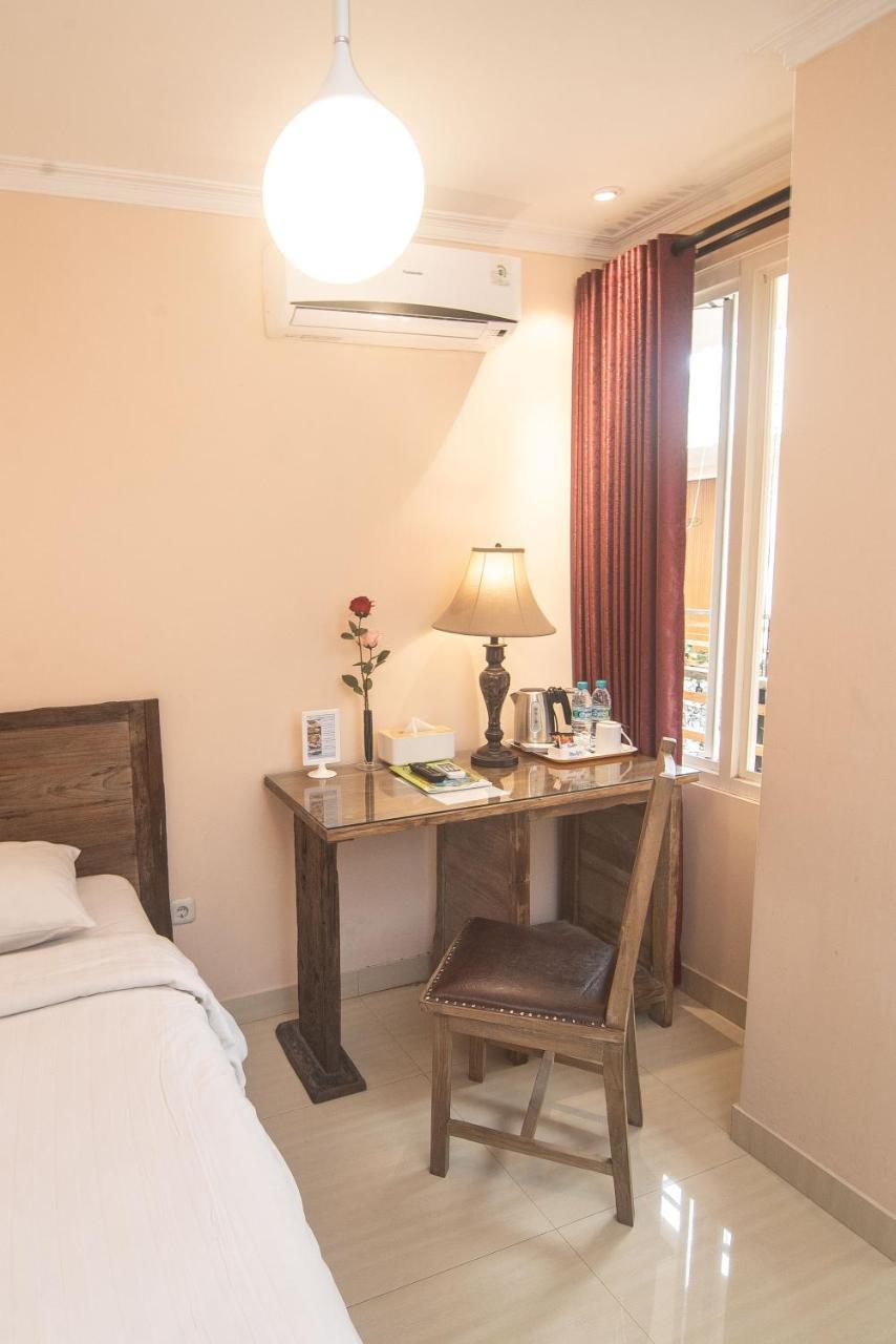Front One Boutique Baluran Malang Hotell Exteriör bild