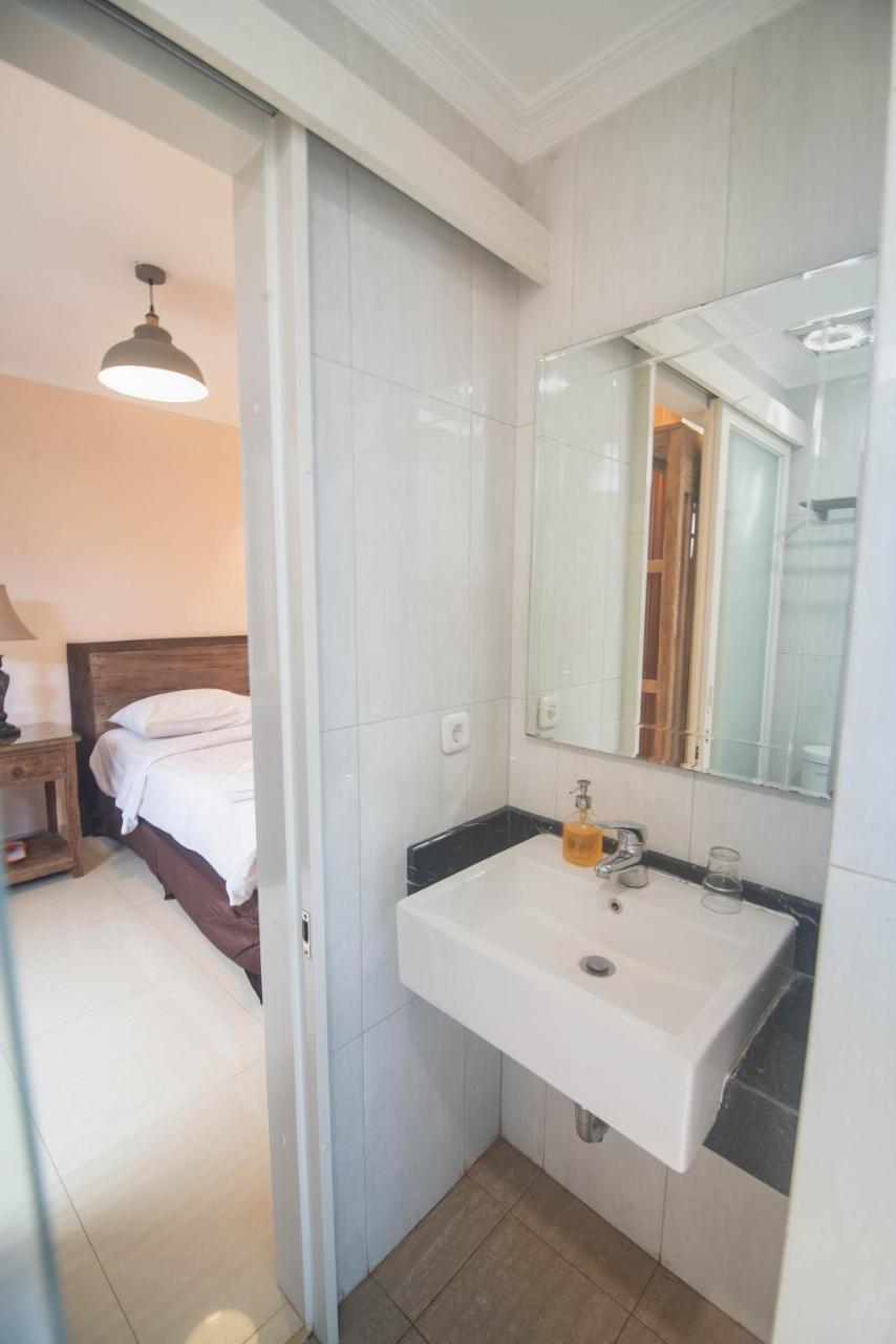 Front One Boutique Baluran Malang Hotell Exteriör bild