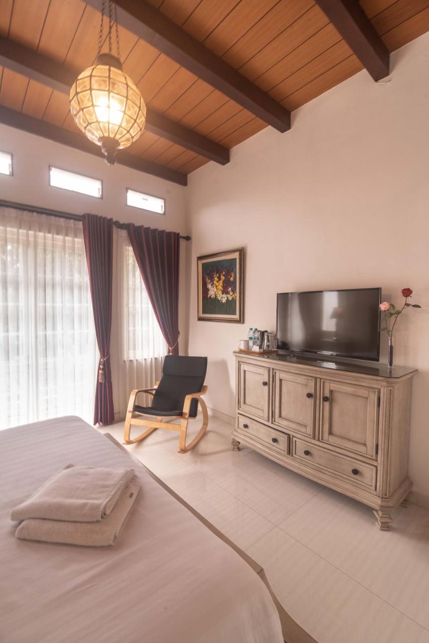 Front One Boutique Baluran Malang Hotell Exteriör bild