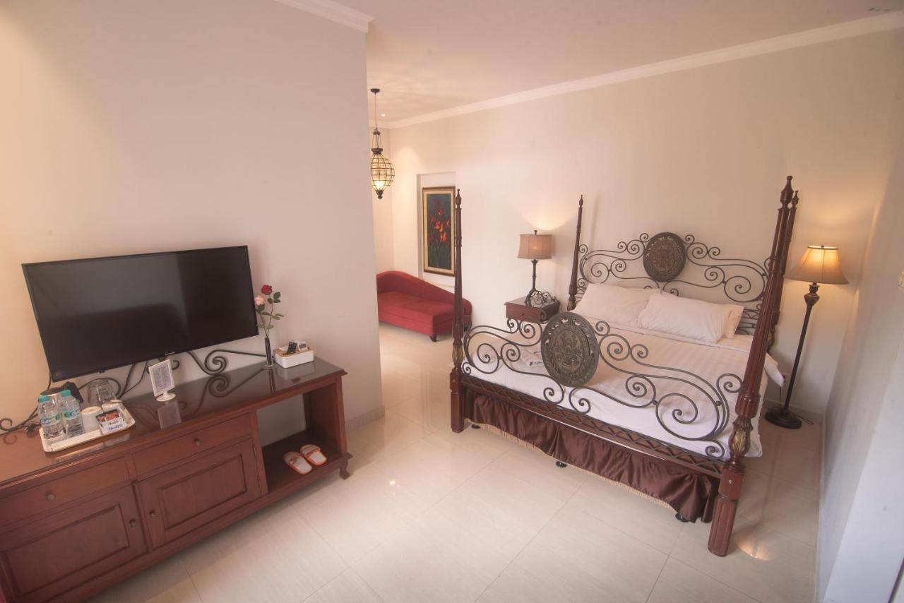 Front One Boutique Baluran Malang Hotell Exteriör bild