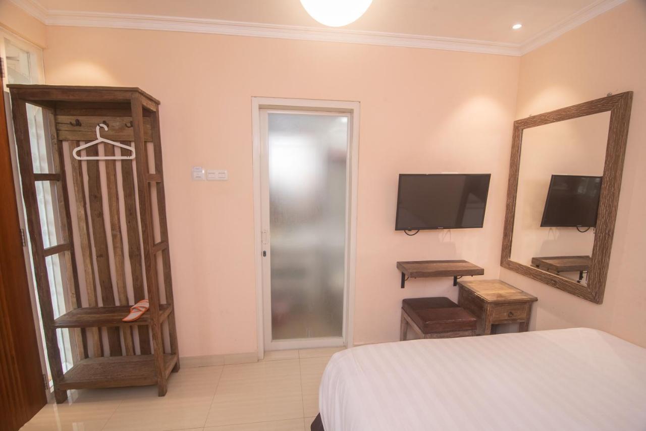 Front One Boutique Baluran Malang Hotell Exteriör bild