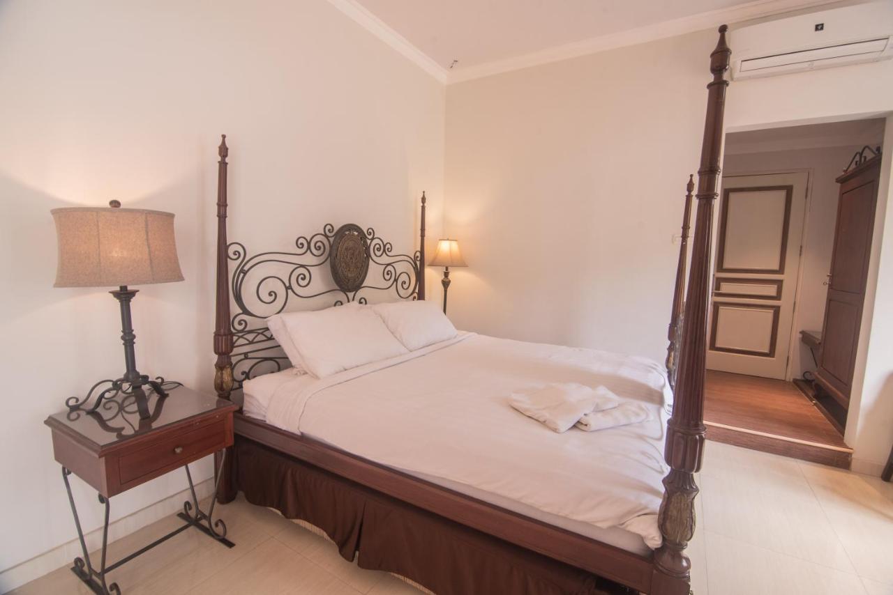 Front One Boutique Baluran Malang Hotell Exteriör bild