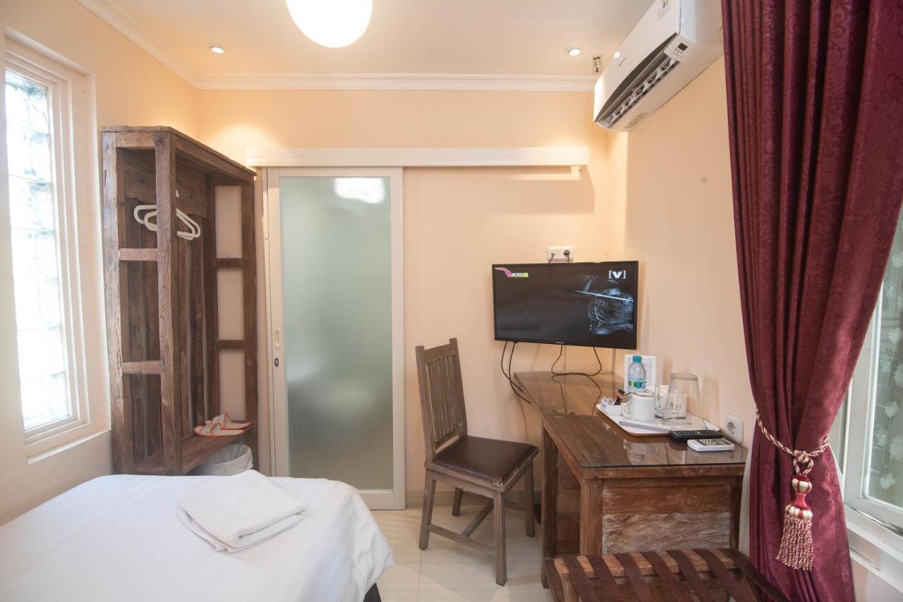 Front One Boutique Baluran Malang Hotell Exteriör bild