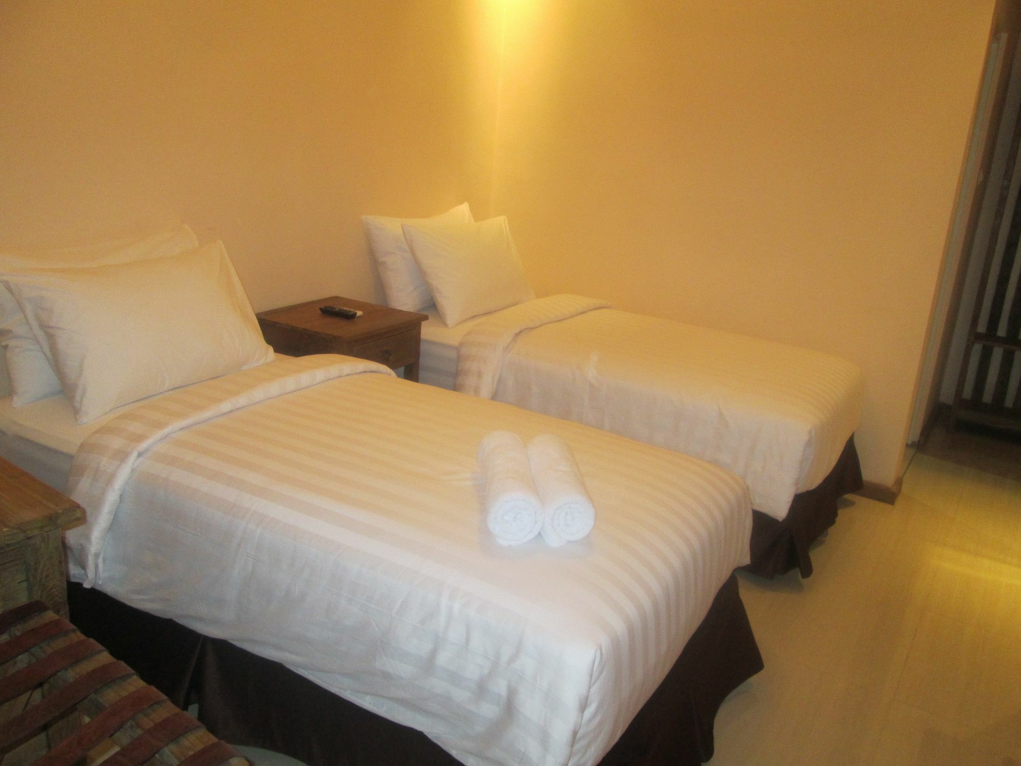 Front One Boutique Baluran Malang Hotell Exteriör bild